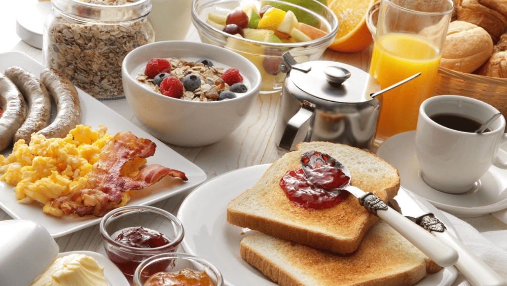 Como Ficar Bonita de Rosto - Alimentação que reflete no rosto Como Ficar Bonita de Rosto - Alimentação que reflete no rosto - imagem de uma mesa com varias comidas saudáveis deliciosas.